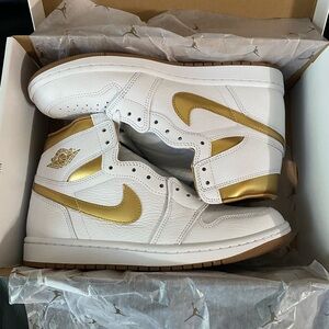 NWT Women’s Air Jordan 1 Retro High OG “Metallic Gold” Sneakers